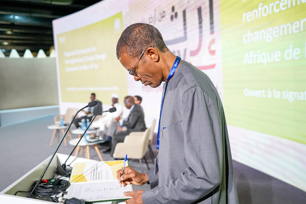 M. Alioune Ndoye, Minister of Environment, Senegal, signing the Declaration. Photo Credit: Minister of Environment, United Arab Emirates