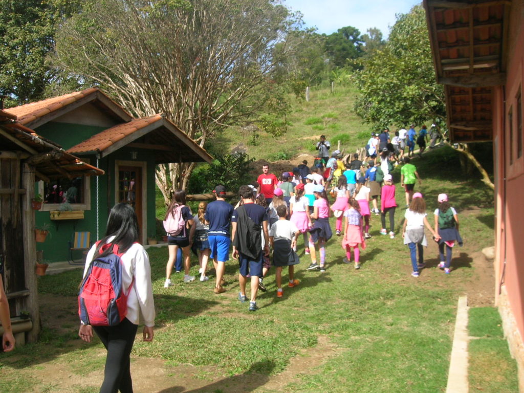 Receiving children for field days and ecological activities. Photo: Maurici Tadeu